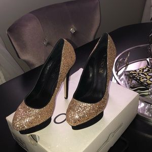 Brand new Aldo pumps gold glitter 8.5